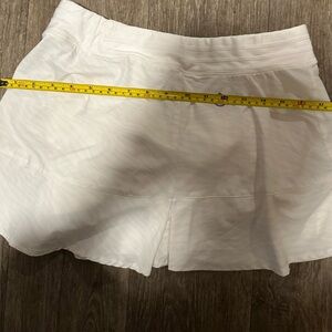 Tasc White Women’s Mini Skirt with Subtle Logo